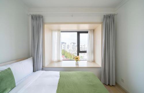 Minhang Apartment | Tyms Modern 2BR APT Xujiahui Dacheng Residence