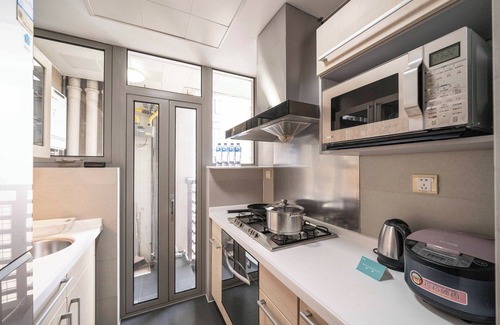 Xujiahui Bed & Breakfast | Tyms Stylish 2BR 1BA Apt Xujiahui Metro