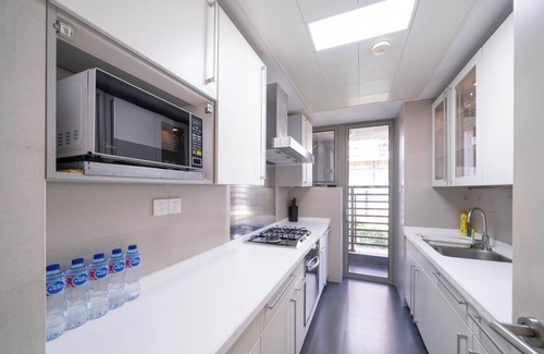 Xujiahui Bed & Breakfast | Tyms Stylish 3BR 2BA Apt Xuhui Center