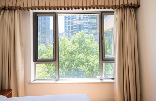 Xujiahui Bed & Breakfast | Tyms Stylish 3BR 2BA Apt Xuhui Center