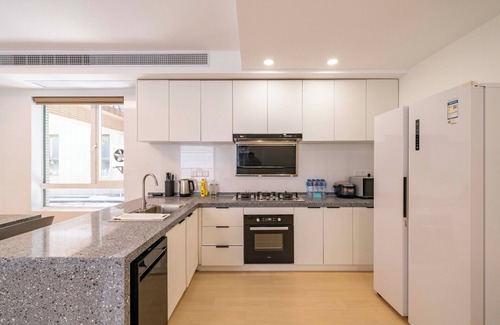 Xujiahui Bed & Breakfast | Tyms Stylish 3BR 2BA Apt Xujiahui Shops
