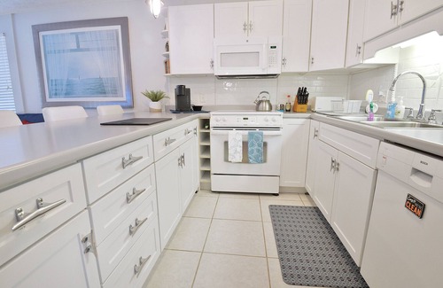 Parker Condo | Tyndall Paradise - An All-Inclusive Waterfront Condo for Traveling Professionals
