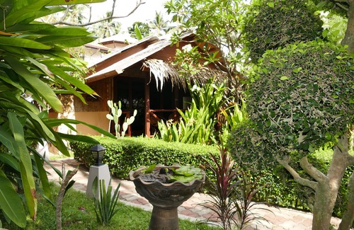 Lamai House | Typical Bamboo Bungalow in Tropical Garden Zen, pool, 5 min from the beach