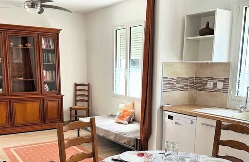 La Jetee House | Typical house 20 m from the beach and the port