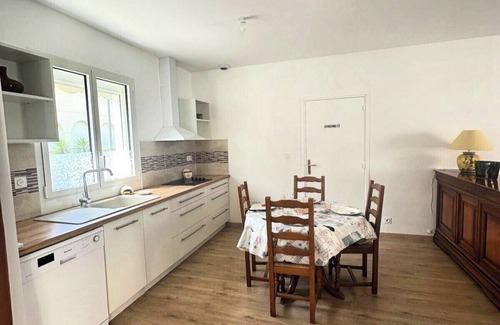 La Jetee House | Typical house 20 m from the beach and the port