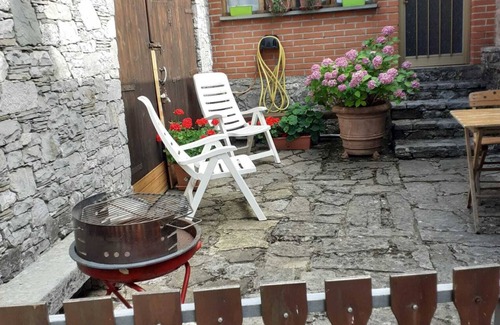 Montefegatesi House | Typical house in a mountain village