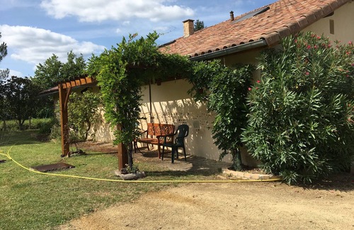 Pomarez House | Typical old Landes house in a large, tranquil park