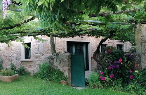 Ribadumia Cottage | Typical restored farmhouse
