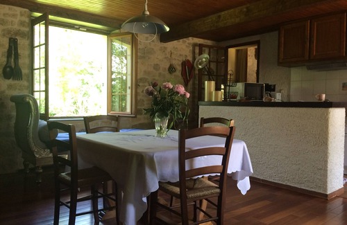 Septfonds House | Typical South West countryside house set in a park, 2 terraces.