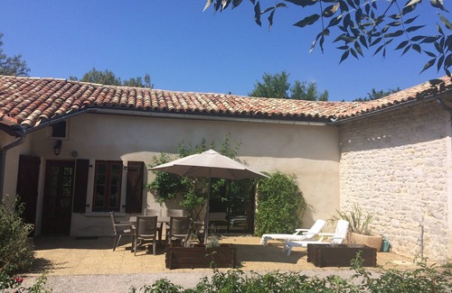 Septfonds House | Typical South West countryside house set in a park, 2 terraces.