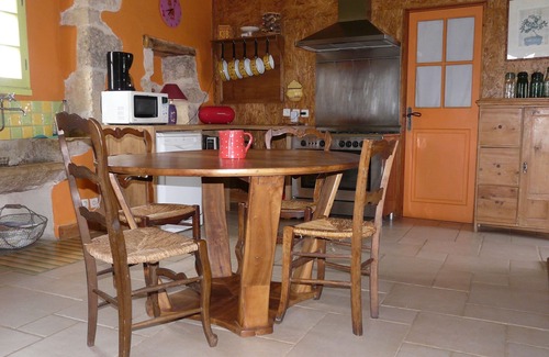 Sauzet House | TYPICAL STONE HOUSE 4 TO 6 PERS SWIMMING POOL AND JACUZZI, NEAR CAHORS AND MONTCUQ