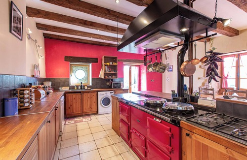 Correze Cottage | Typical thatched cottage of stone within landscapes of Corrèze