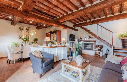 Capannori Villa | Typical Tuscan Villa: garden 5000 sqm fenced views pool air cond. fireplace WiFi
