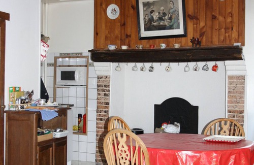 Cramant Cottage | Typically Champagne house with enclosed courtyard garden and 7km from Epernay