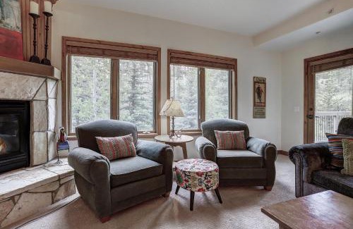 Four O'Clock Apartment | Tyra Riverbend 213 Condo
