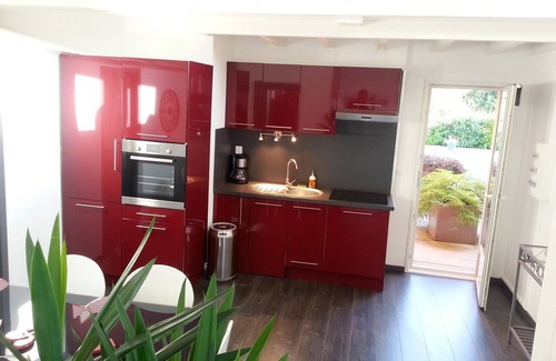 Saint-Vincent-de-Tyrosse Cottage | Tyrossaise villa with heated pool near ocean