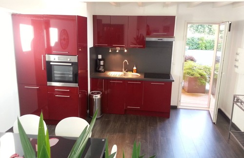 Saint-Vincent-de-Tyrosse Cottage | Tyrossaise villa with heated pool near ocean