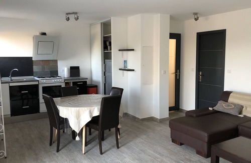 Aleria Apartment | U PRIMU - Spacious, quiet apartment Aléria