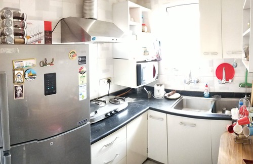 Rajouri Garden House | Uber Apartment for 4 in Central Delhi | Metro 5 mins away | Fully Airconditioned