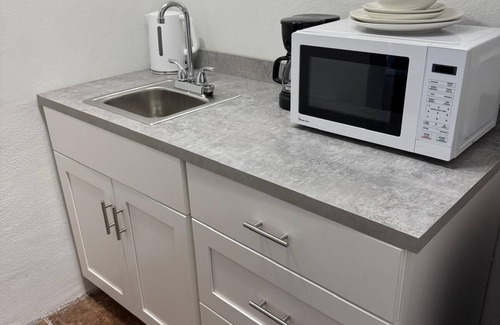 Puerto Nuevo Apartment | Uber to Bad Bunny Concert! Modern Studio near Choli