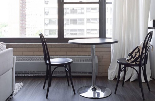 Indian Village Apartment | UChicago, Lake, Sci Museum with Gym + W&D | Zencity