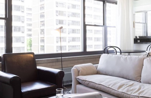 Indian Village Apartment | UChicago, Lake, Sci Museum with Gym + W&D | Zencity