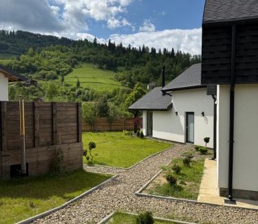 Slavske Ski Chalet | UGRAD family котедж з чаном-джакузі