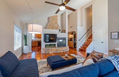 Artemina House | UHadMe at Gilbert~Pool w/Slide~FirePit~BBQ~HotTub