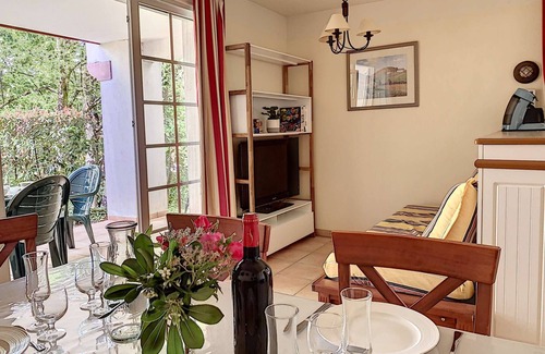 Uhart-Cize Apartment | UHART-CIZE, apartment for 4, residence with pool