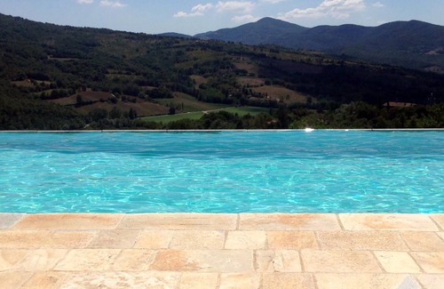 Umbertide Villa | Uliveto house in Molino Vitelli, pool, tennis court, BBQ, Umbrian Tuscan borders
