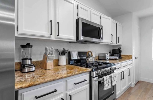 Henderson House | Ultimate 3BR Home: Pool, Pickleball and MORE!