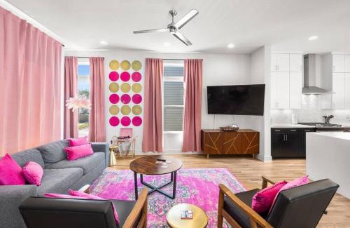 Hadley - Washington House | Ultimate Bach 10min to DT IG Walls Every Room