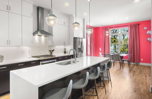 Hadley - Washington House | Ultimate Bach 10min to DT, Insta Walls Every Room
