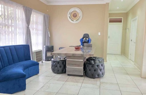 Witfield House | Ultimate Getaway:Entertainer's Dream 4BR House with Bar,Game R,&Dual Living Area