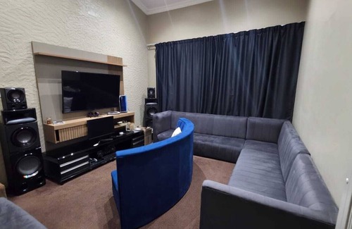 Witfield House | Ultimate Getaway:Entertainer's Dream 4BR House with Bar,Game R,&Dual Living Area