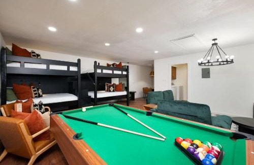 North Central Thousand Oaks House | Ultimate Getaway - Pool Hot Tub Games & Outdoor Fun