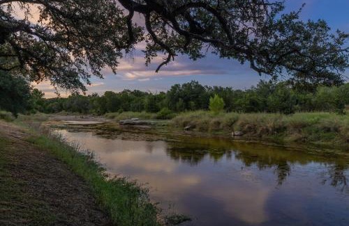 Hays County House | Ultimate Hill Country Retreat, POOL, Creek, Sleeps 10