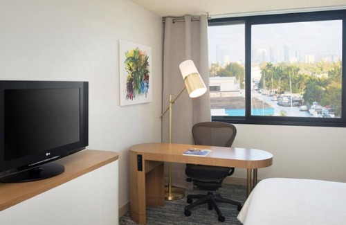 Seybold Hotel | Ultimate Miami Experience! Walk to Miami International Airport!