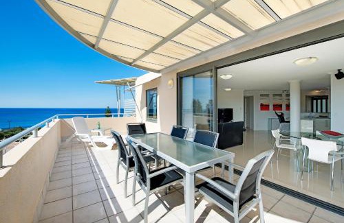 Kings Beach Hotel | ULTIQA Shearwater Resort