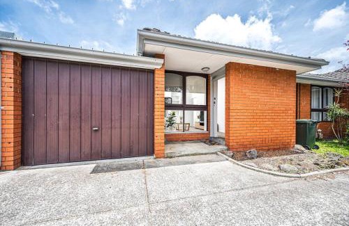Hughesdale House | Ultra-convenient 2 Bedroom Gem at Chadstone