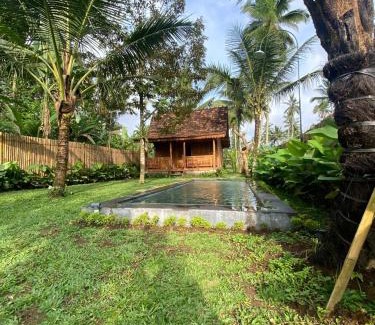Taro Bed & Breakfast | Uma Harum Sari Villa