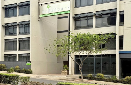 Umhlanga Apartment | uMhlanga Condo w/FREE WiFi, Pool, Gym at Urban Park