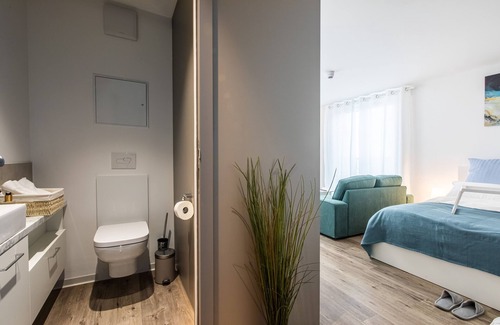 Ostend Apartment | Umquam Frankfurt l Modern Studio Good Located King Bed