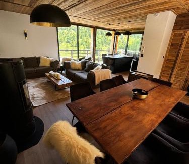 Les Claux Ski Chalet | Un Écrin de Sérénité Face aux Montagne chalet nathalya