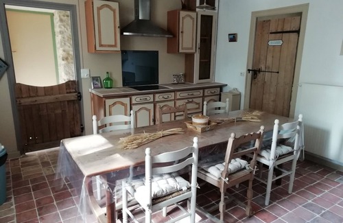 Montlevon House | Un bol D'air à la Campagne -gîte les Cigales