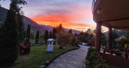 Lunca Jaristei Cabin | Un colț de Rai