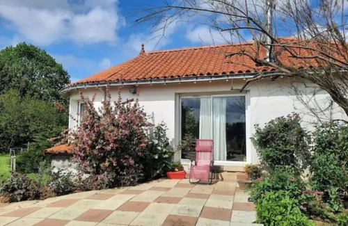 Saint-Maurice-le-Girard House | Un Petit Coin de Paradis à la Campagne