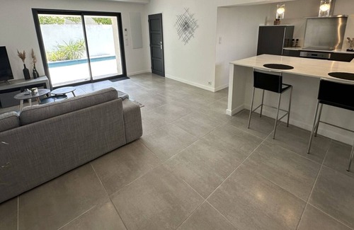 Istres House | Un Petit Coin De Provence - Istres - Modern house with heated pool, beaches