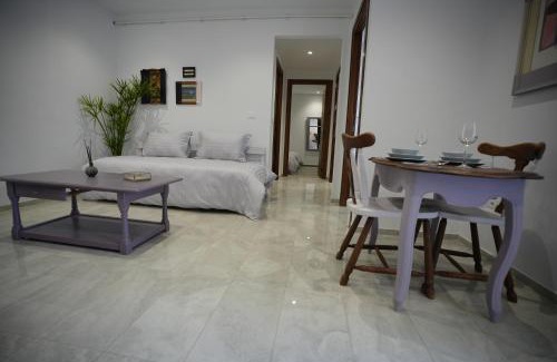 Sfax Apartment | Un ton Violet