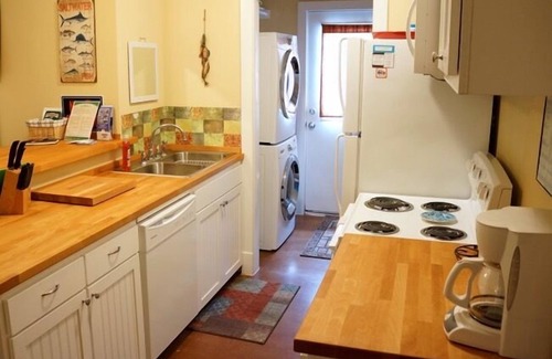 Port O Connor House | UNCLE WOODY'S #3 in POC-Pets ok but add Fees